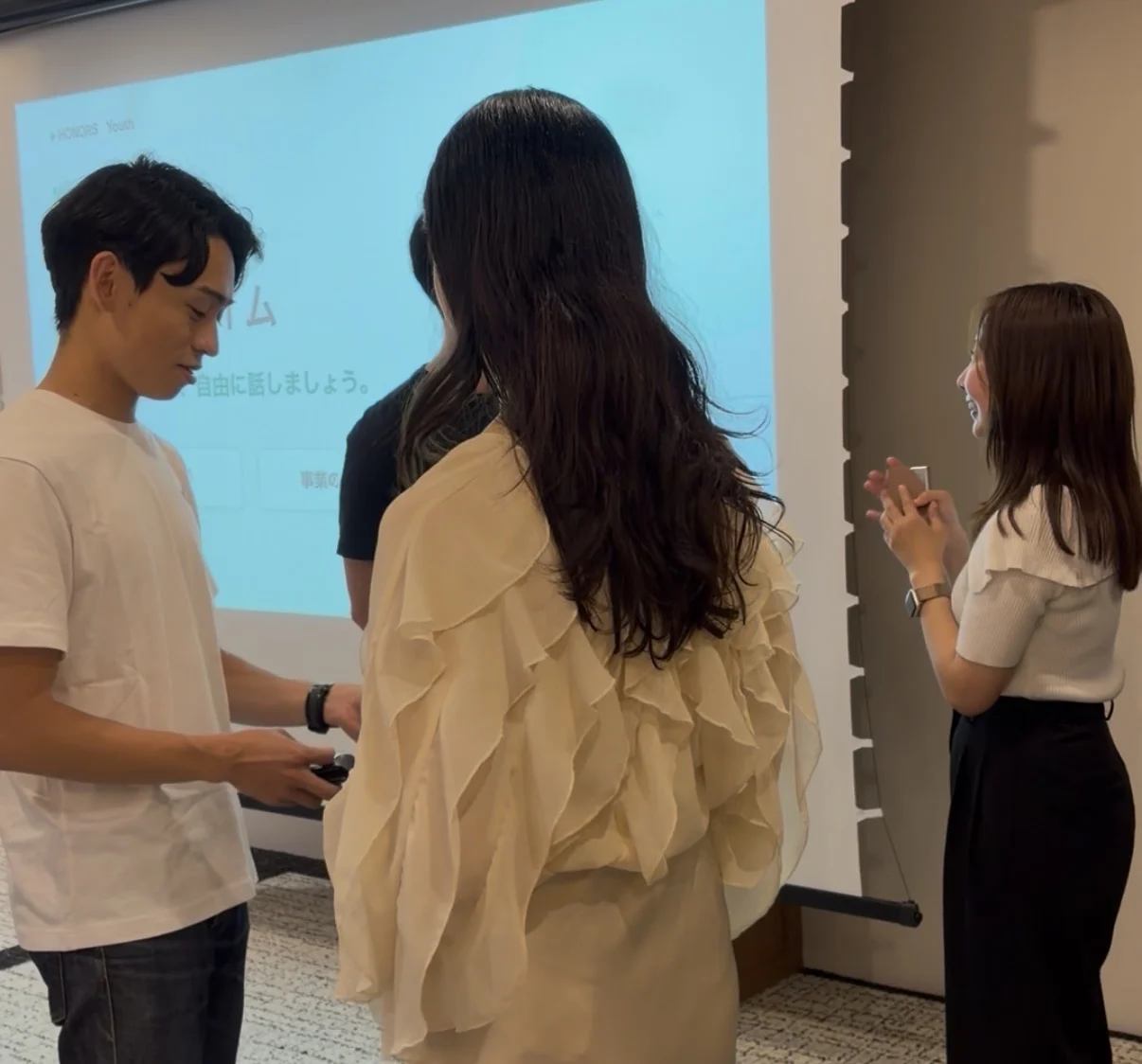 Honorsのイベントで交流する参加者